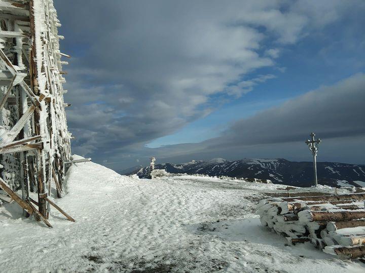 В Карпатах вершины гор покрыты снегом, мороз не прекращается