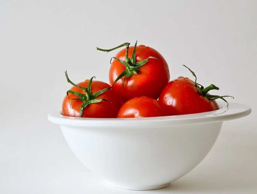 Диетолог рассказал о пользе и вреде помидоров