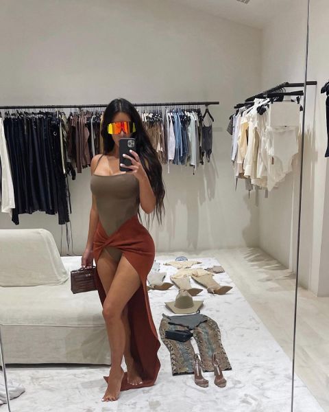 Ким Кардашьян показала свою огромную гардеробную
