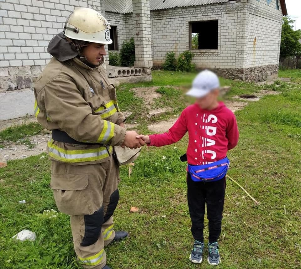 В Одесской области спасли мальчика, застрявшего на крыше дома (ФОТО)