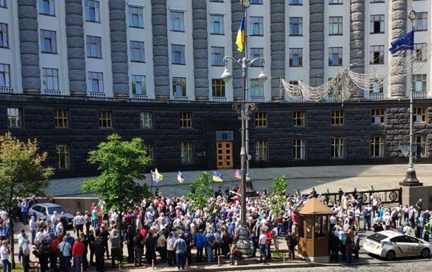 В Киеве и Житомире проходят протесты пенсионеров-силовиков