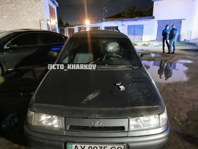 В Харьковской области Toyota врезалась в столб: после была стрельба (ФОТО, ВИДЕО)