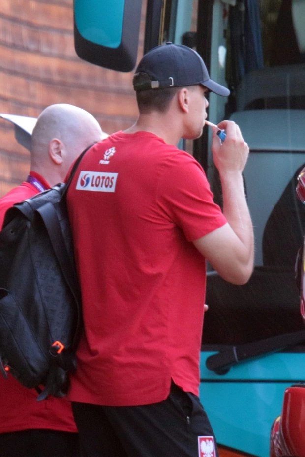Голкипера «Ювентуса» поймали с сигаретой во рту перед матчем Евро-2020 (ФОТО)