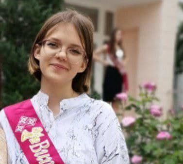 В Киеве пропала школьная выпускница: дома нет 4 дня