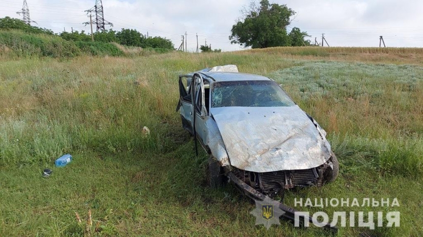 Смертельное ДТП в Николаевской области: водителя и пассажира выбросило из авто (ФОТО)