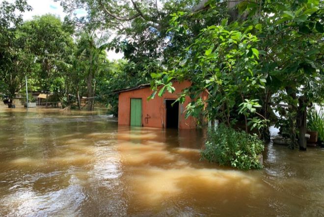Из-за сильного наводнения в Бразилии объявили ЧП (ФОТО)