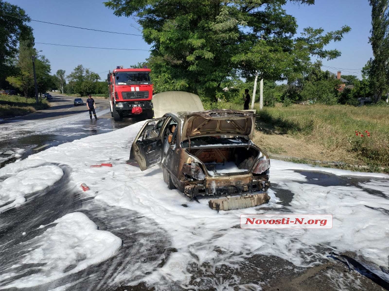 В Николаеве на ходу загорелся Daewoo (ФОТО, ВИДЕО)