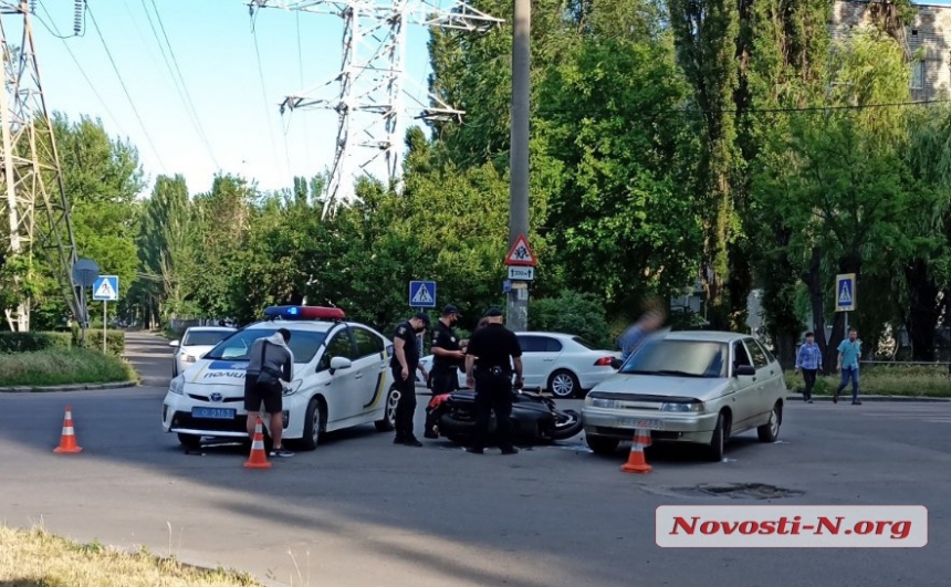 В Николаеве водитель ВАЗ сбил мотоциклиста (ФОТО)