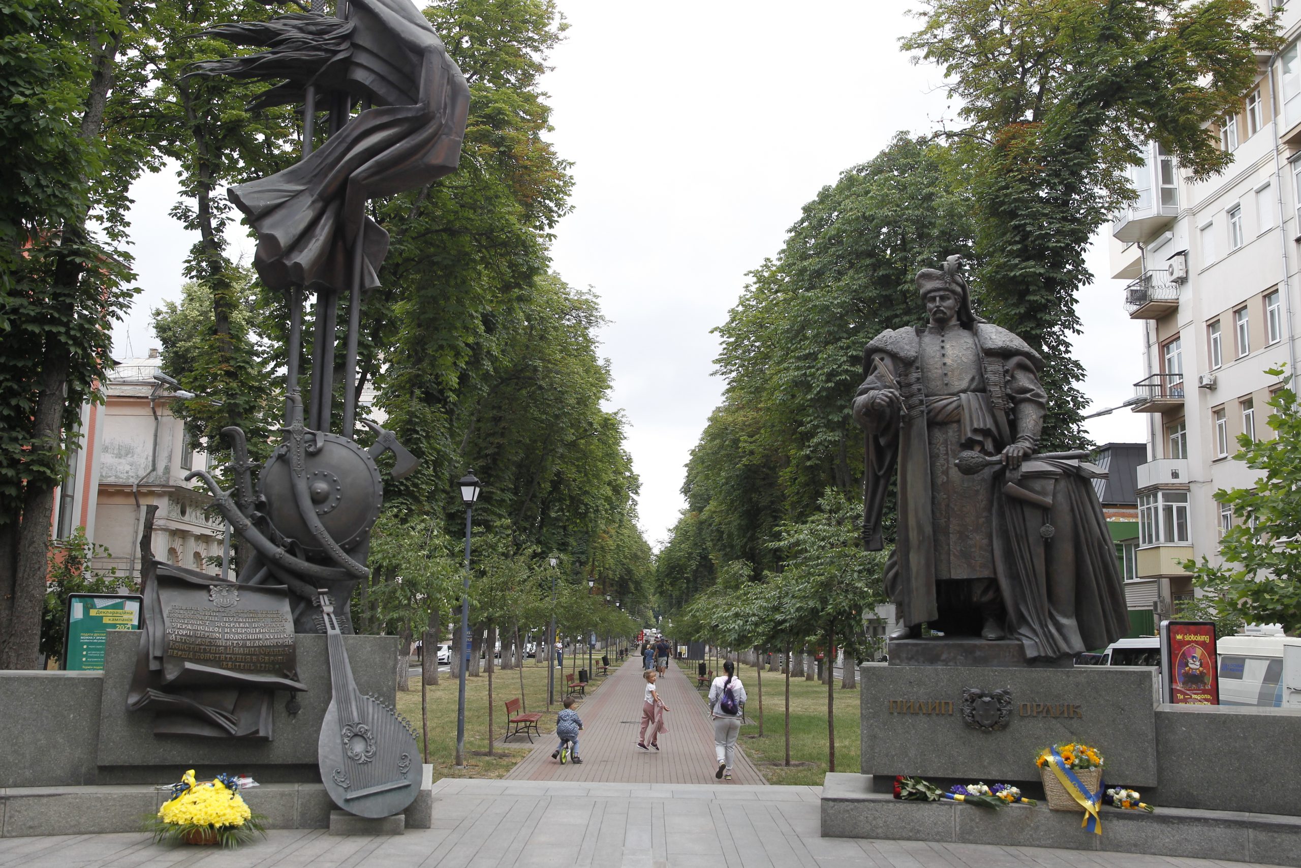 В Киеве возложили цветы автору первой в Украине Конституции