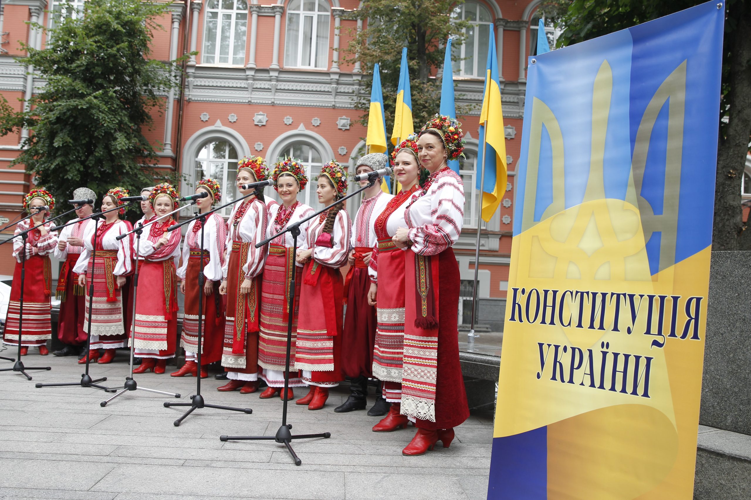 В Киеве возложили цветы автору первой в Украине Конституции