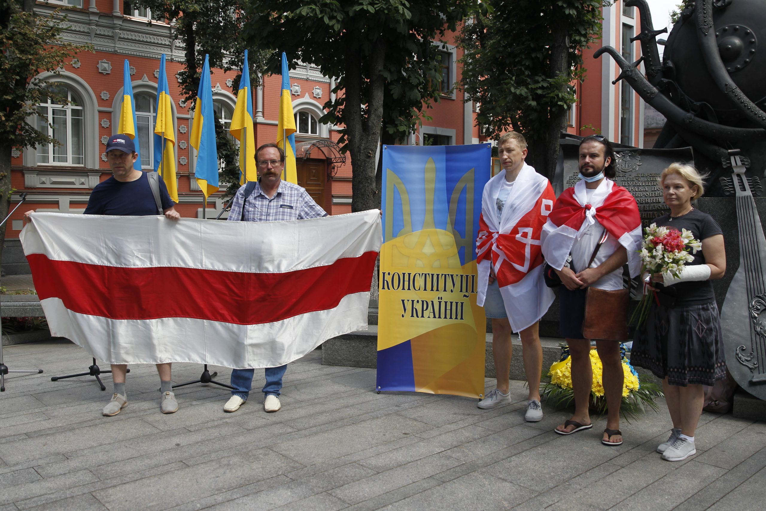 В Киеве возложили цветы автору первой в Украине Конституции