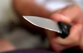 В Киеве грабитель напал на женщину с ножом (ВИДЕО)