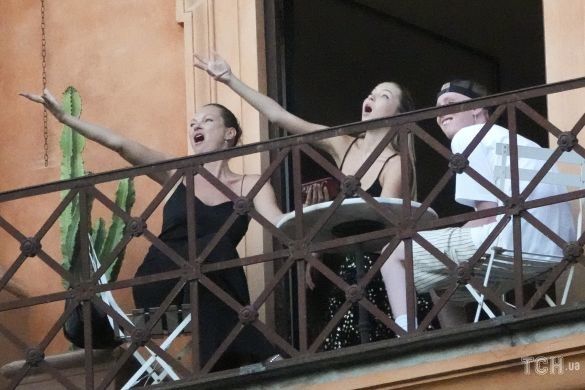 Кейт Мосс прилетала с дочкой-красавицей в Рим (ФОТО)