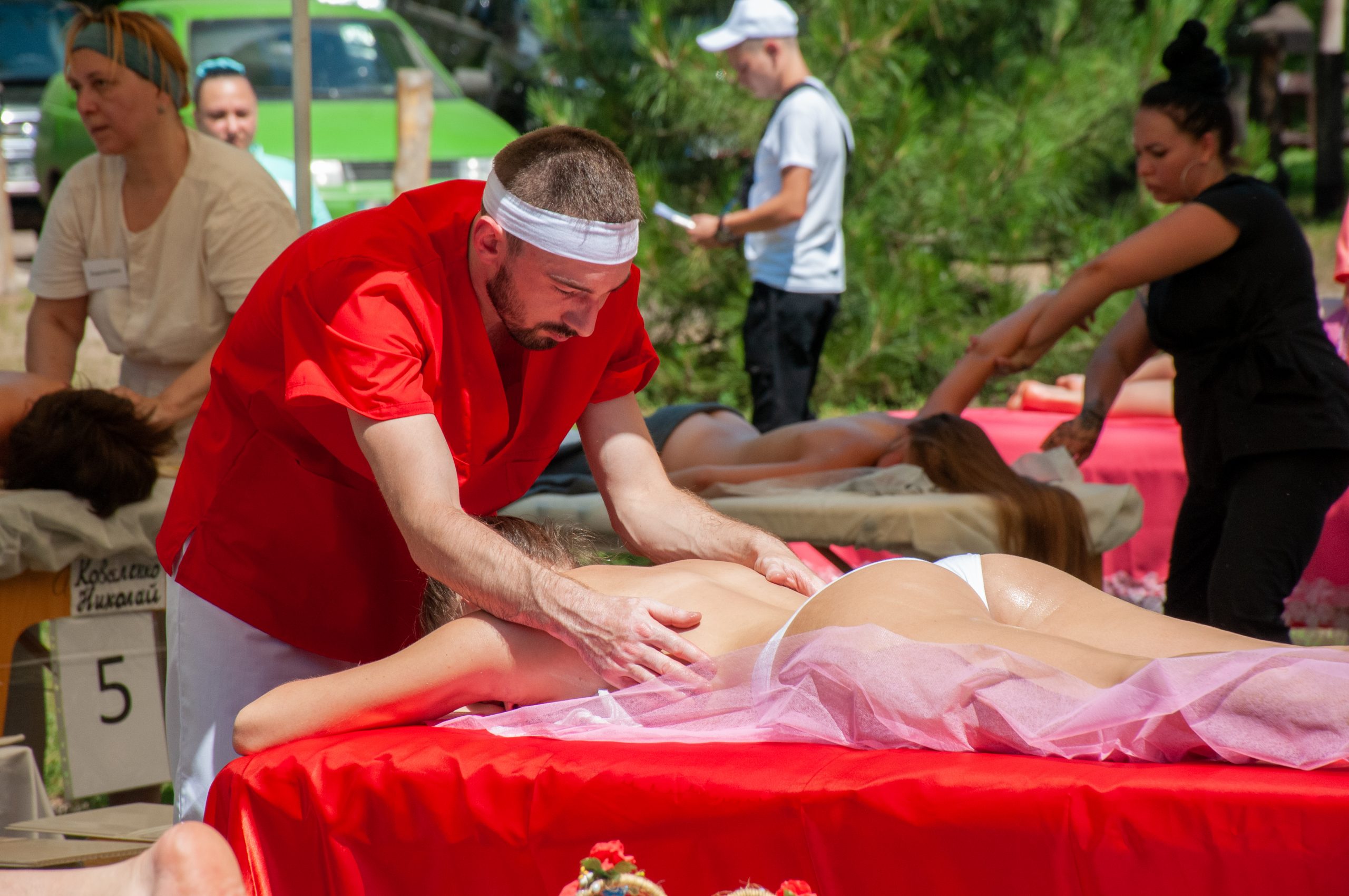 В Харькове прошли самые массовые соревнования по массажу
