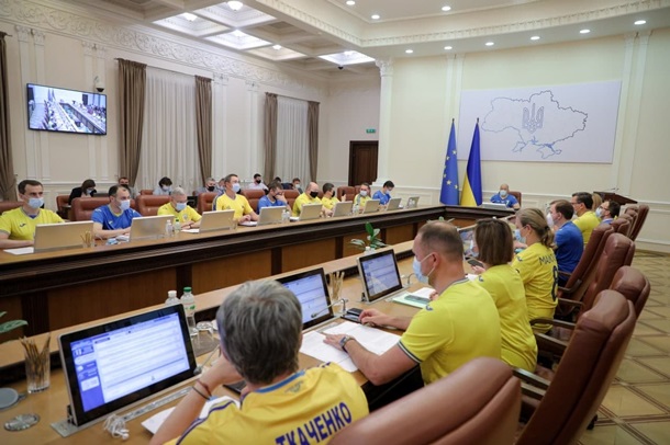 В органах местного самоуправления в Украине увеличили оклады: какие зарплаты теперь у чиновников