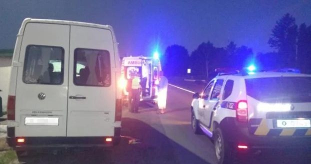 На Волыни авто врезалось в остановку: пострадал подросток (ФОТО)