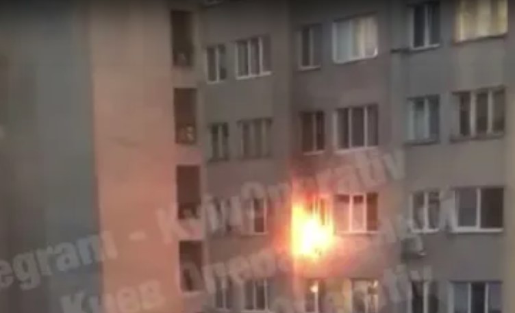 На одной из киевских многоэтажек загорелся кондиционер (ВИДЕО)