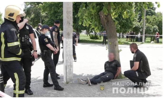 В Киевской области пьяный мужчина «заминировал» ЖЕК