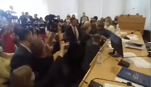 В Ровно депутаты устроили драку на сессии облсовета (ВИДЕО)