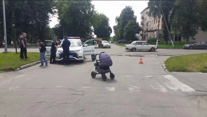 На Полтавщине авто сбило 16-летнюю девушку с младенцем (ФОТО)