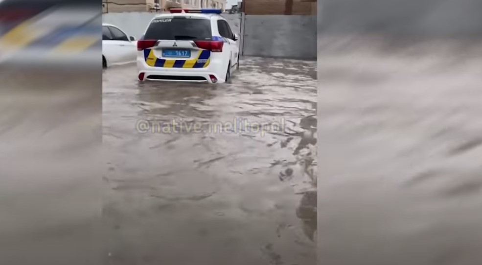 В Мелитополе улицы ушли под воду (ВИДЕО)