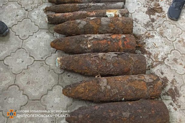 Житель Кривого Рога обнаружил боеприпасы под купленным домом (ФОТО)