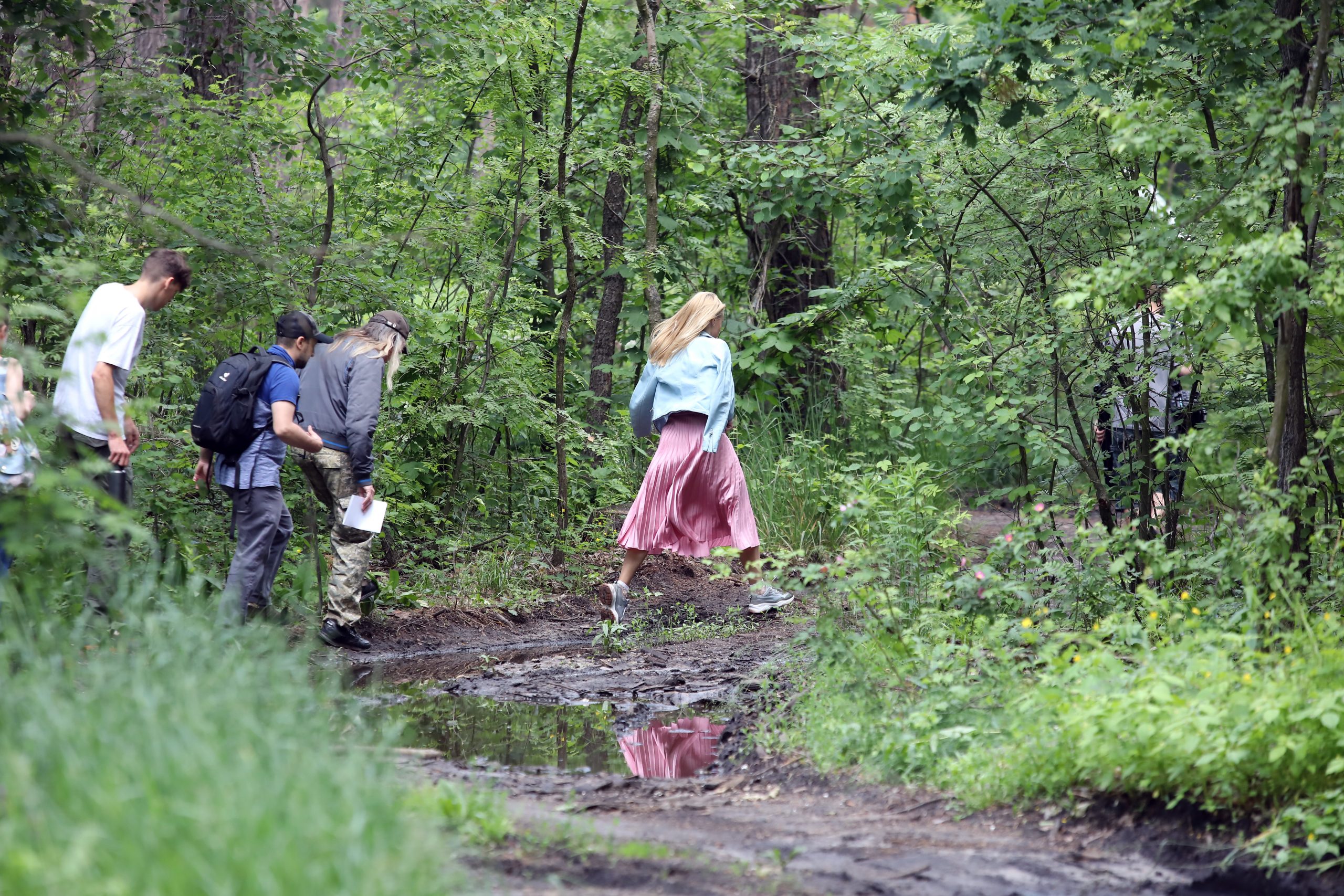 Журналистам показали как незаконно рубят леса