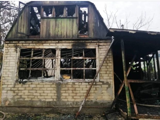 В Бердянске дотла сгорела дача (ФОТО)