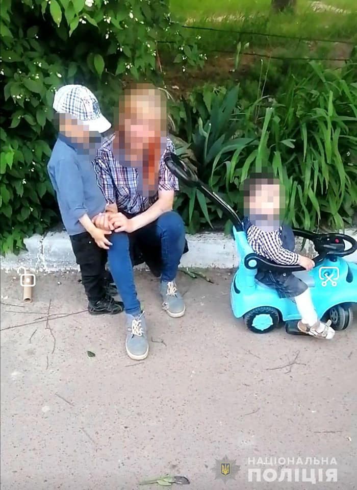 В Бердичеве полиция забрала детей у горе-матери (ФОТО)