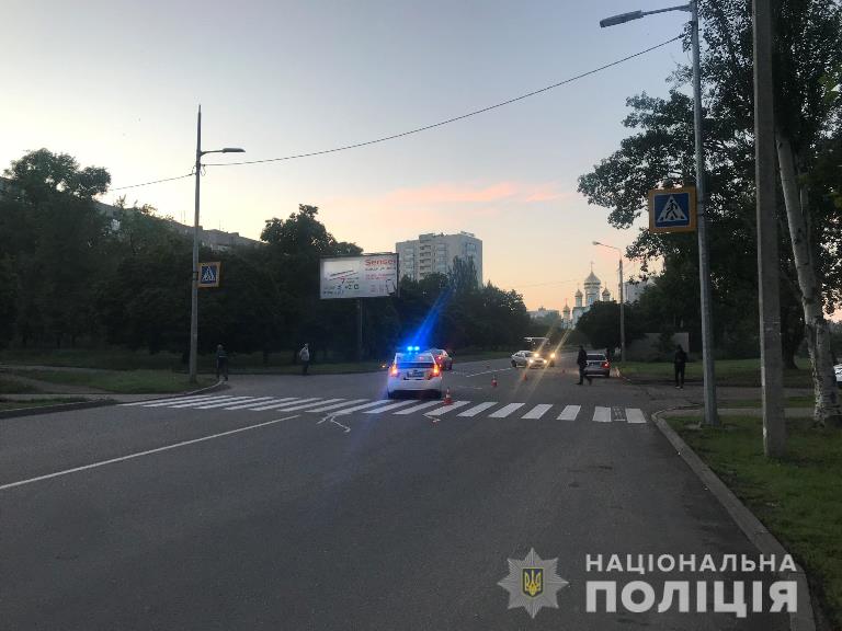 В Харьков водитель сбил двух парней (ФОТО)