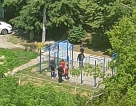 В Харькове на детской площадке повесился мужчина (ФОТО)