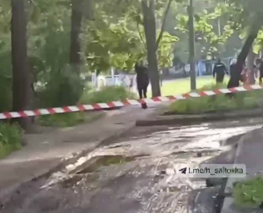 В Харькове по детской площадке гулял мужчина с гранатой (ФОТО, ВИДЕО)