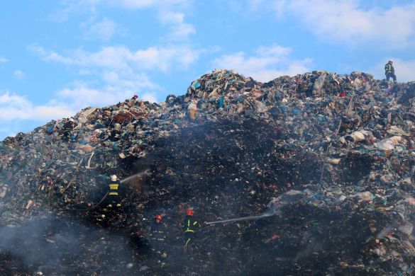 В Хмельницком произошел пожар на мусорной свалке (ФОТО)