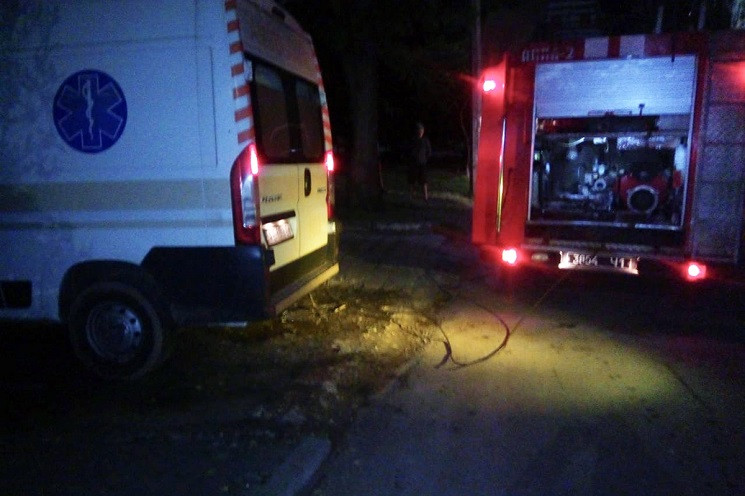 В Кривом Роге спасатели освобождали «скорую» из ловушки на дороге (ФОТО)  
