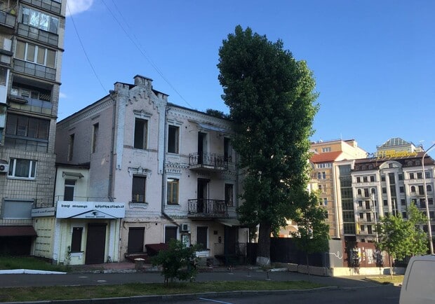 В Киеве уничтожают знаменитый «дом с мухами» (ФОТО)