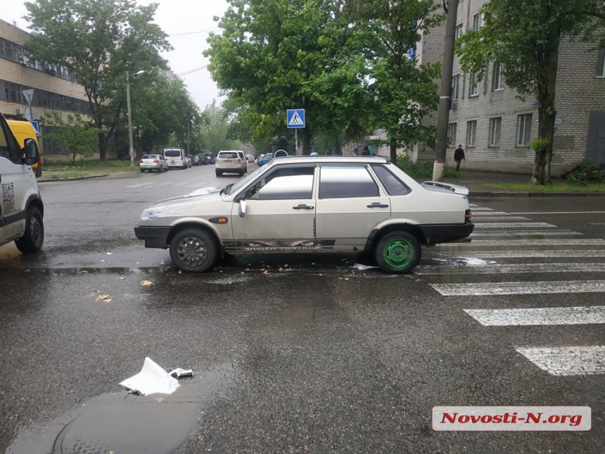 В Николаеве ВАЗ сбил мужчину на переходе (ФОТО)