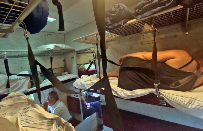 В поездах «Укрзализныци» начали применять пояса безопасности (ФОТО)