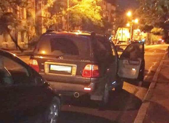 Пьяный водитель Lexus в Одессе подсунул патрульным взятку (ФОТО)