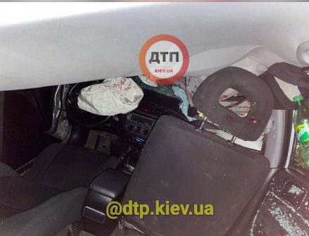 Под Киевом автомобиль врезался в столб и обесточил село (ФОТО)