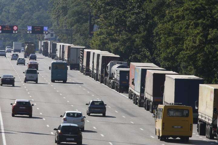 Из-за жары запрещен въезд грузовиков в Киев