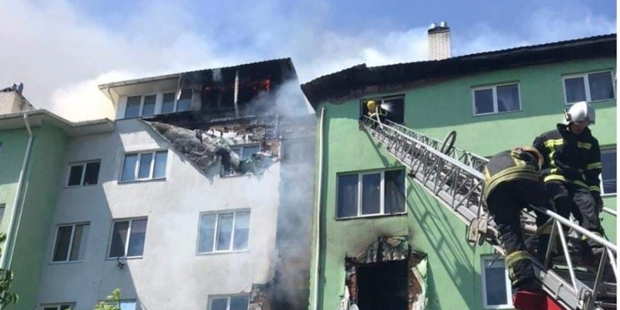 Под Киевом взорвался дом: спасатели говорят о гранате (ВИДЕО)
