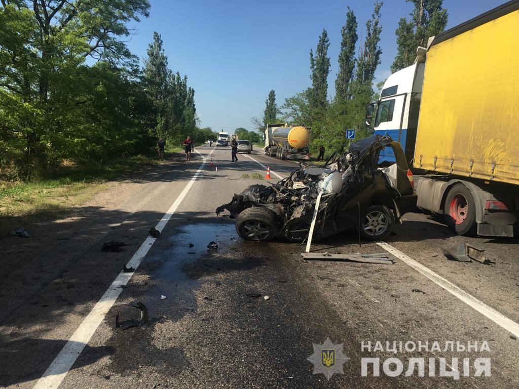 На Николаевщине столкнулись 5 авто: двое погибших (ФОТО)