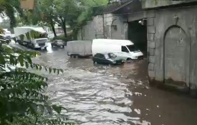 Непогода в областях наделала бед: видео затоплений