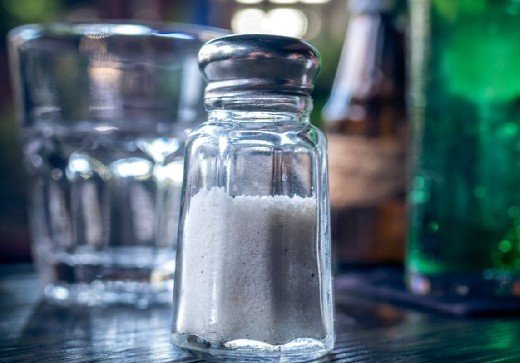 Медик рассказала об опасности отказа от соли