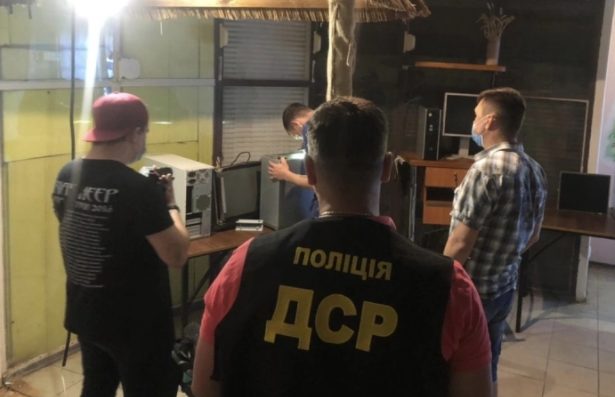 В Бердянске «накрыли» подпольное игорное заведение (ФОТО)