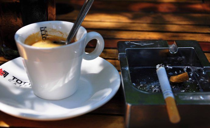 Названы продукты, нейтрализующие вред кофе и сигарет