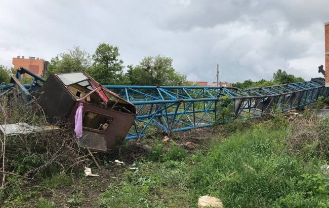 В Черновцах упал строительный кран: пострадал мужчина (ФОТО)