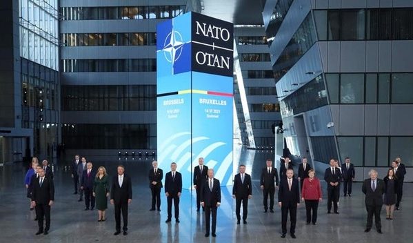 Эксперт: НАТО не сможет добиться единства для противостояния РФ и КНР