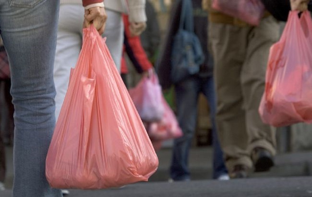 Рада приняла закон о запрете пластиковых пакетов