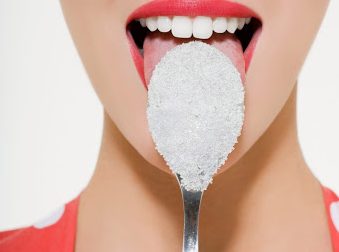 Нутрициолог дал совет, как избавиться от привычки есть сахар